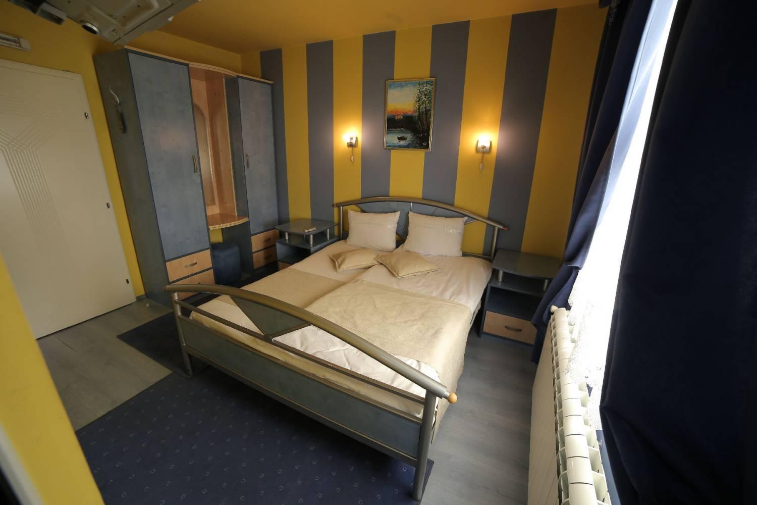Hotel Zeneva クラグイェヴァツ エクステリア 写真