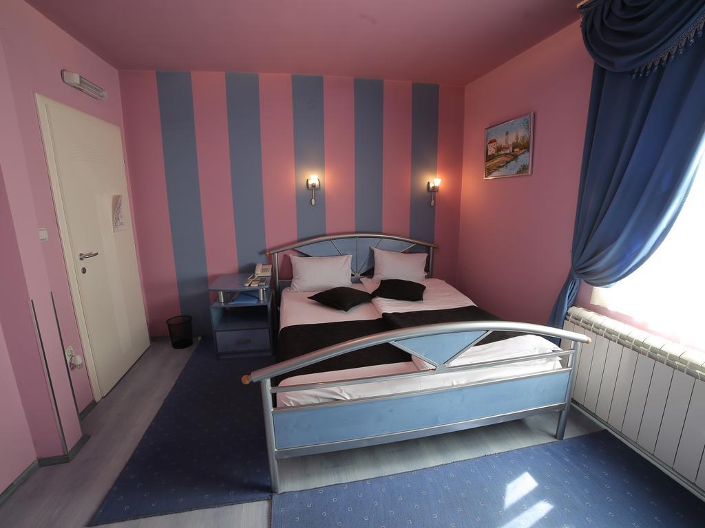 Hotel Zeneva クラグイェヴァツ 部屋 写真