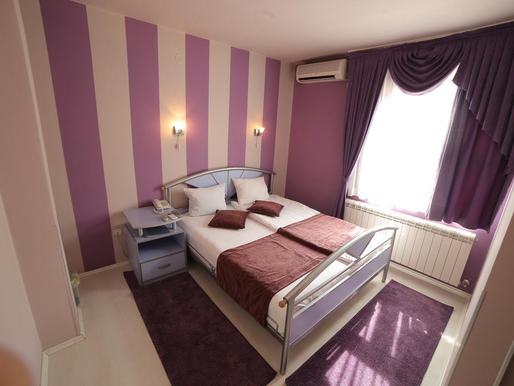 Hotel Zeneva クラグイェヴァツ 部屋 写真