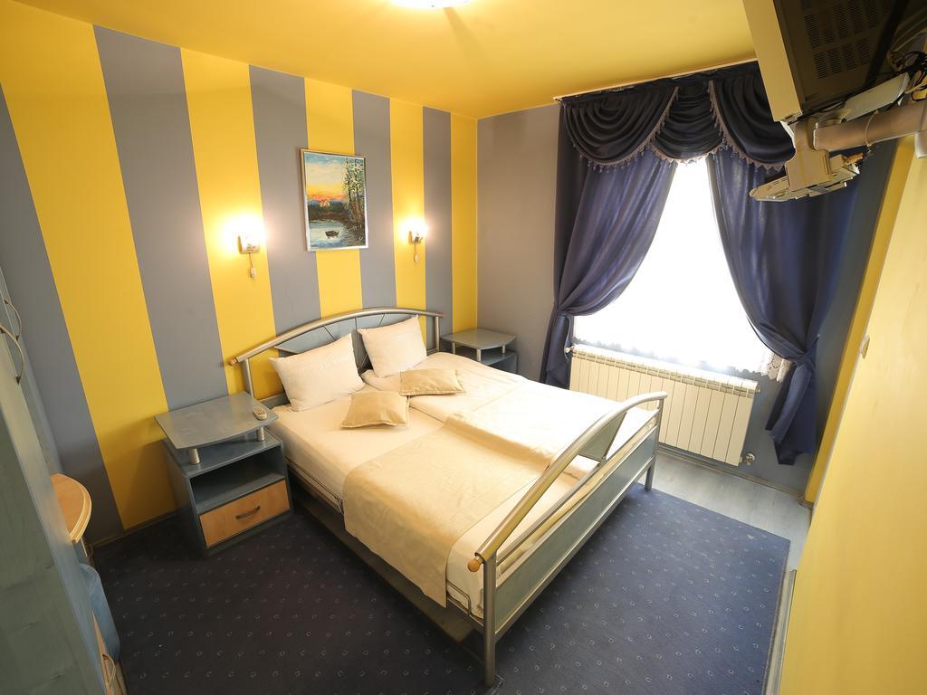 Hotel Zeneva クラグイェヴァツ 部屋 写真