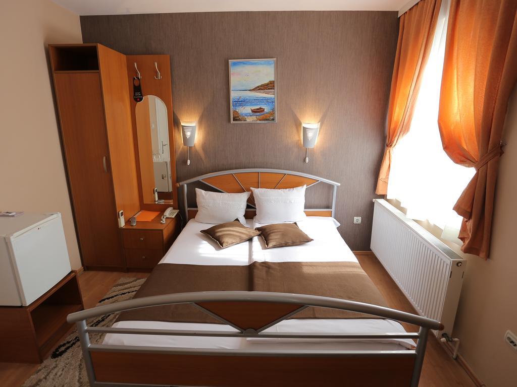 Hotel Zeneva クラグイェヴァツ 部屋 写真