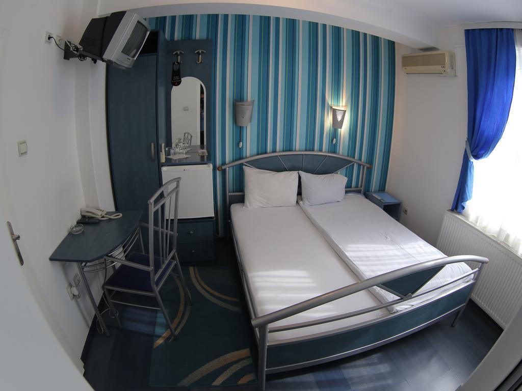 Hotel Zeneva クラグイェヴァツ 部屋 写真