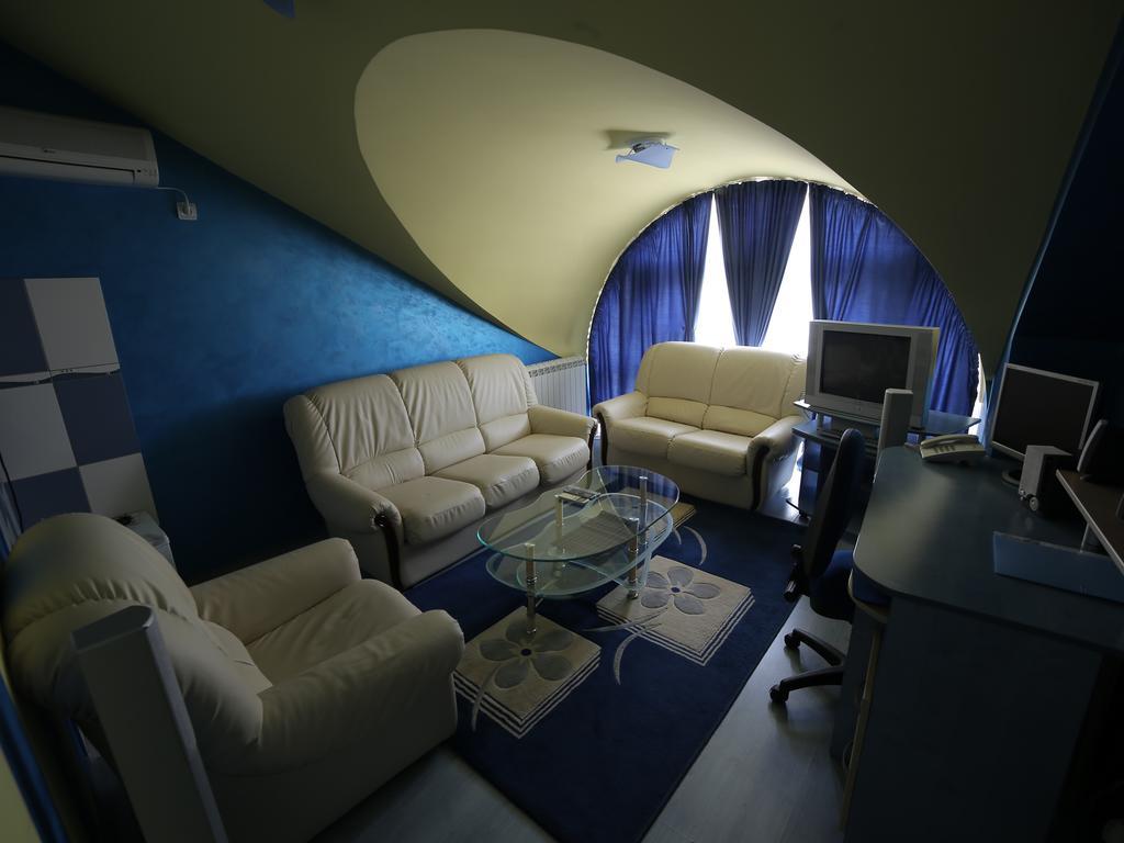 Hotel Zeneva クラグイェヴァツ 部屋 写真