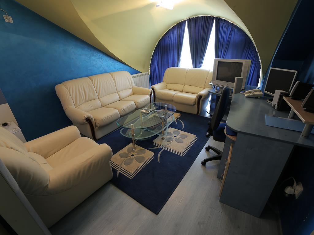 Hotel Zeneva クラグイェヴァツ 部屋 写真